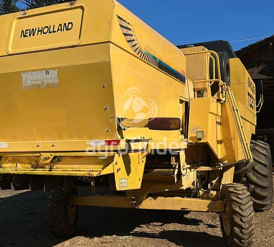 Colheitadeira New Holland TC 57 Usada 2002 | Agrofinder